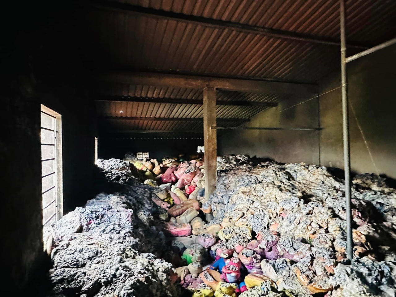 Cháy cửa hàng đồ chơi 3 tầng tại Quảng Trị