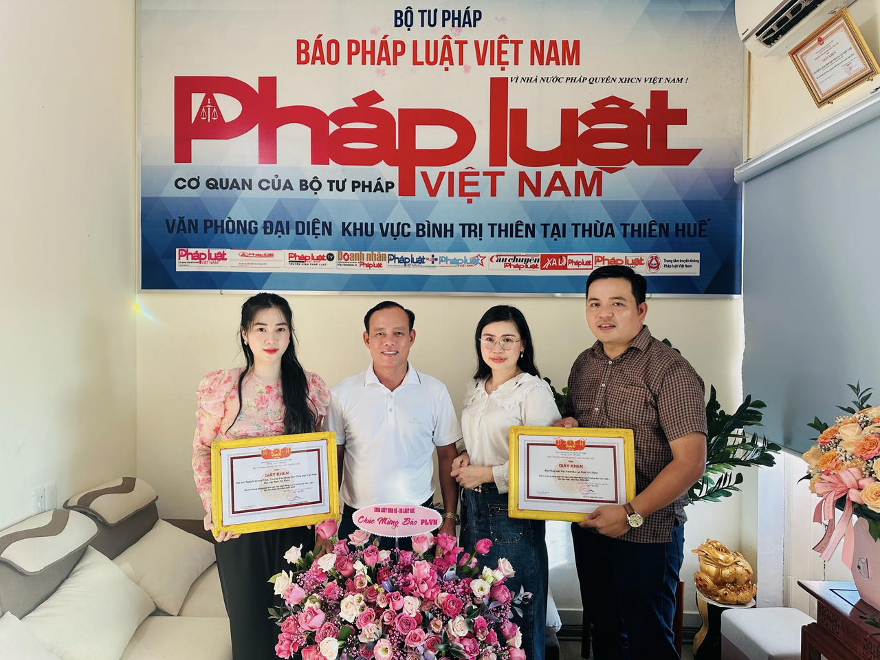 Cảm ơn cơ quan, đơn vị đến chúc mừng các Văn phòng Báo Pháp luật Việt Nam dịp 21/6