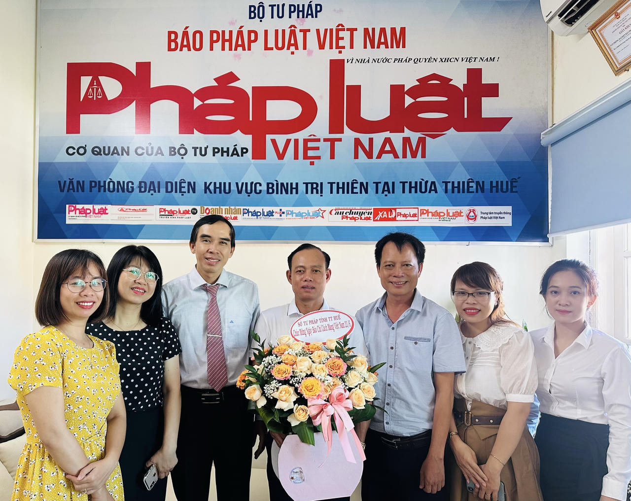 Cảm ơn cơ quan, đơn vị đến chúc mừng các Văn phòng Báo Pháp luật Việt Nam dịp 21/6