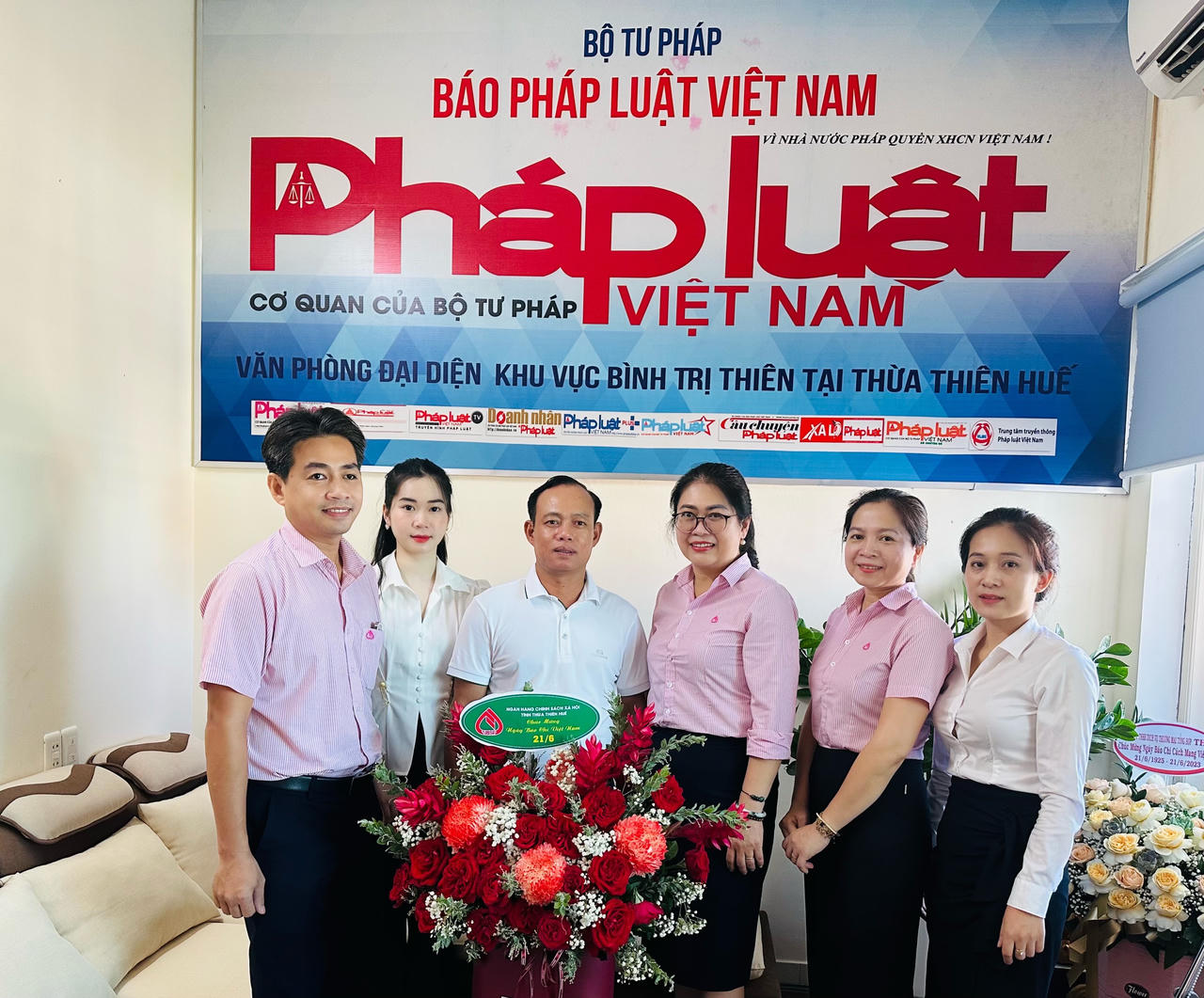 Cảm ơn cơ quan, đơn vị đến chúc mừng các Văn phòng Báo Pháp luật Việt Nam dịp 21/6