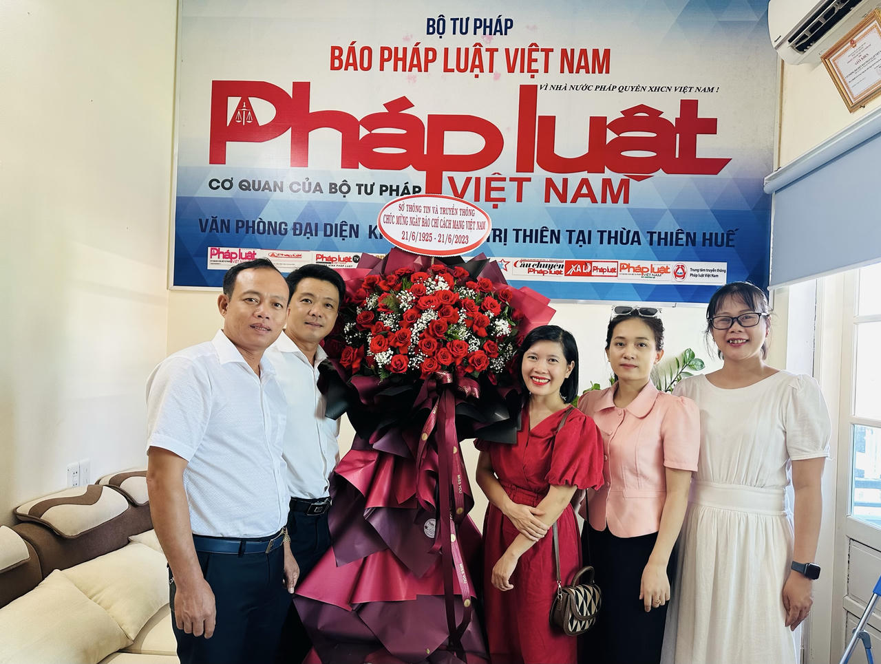 Cảm ơn cơ quan, đơn vị đến chúc mừng các Văn phòng Báo Pháp luật Việt Nam dịp 21/6