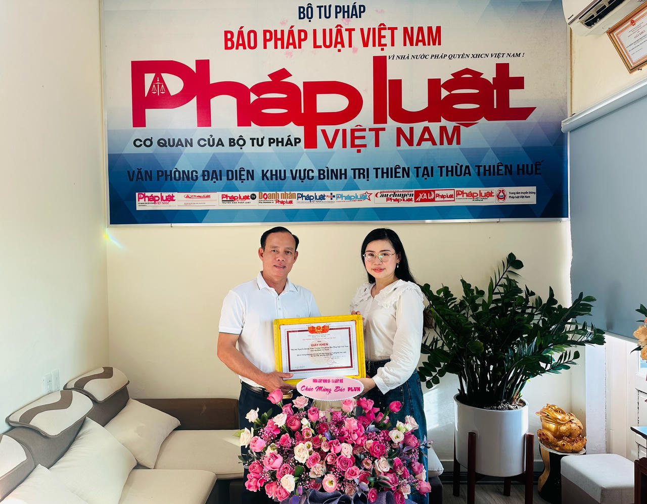 Cảm ơn cơ quan, đơn vị đến chúc mừng các Văn phòng Báo Pháp luật Việt Nam dịp 21/6