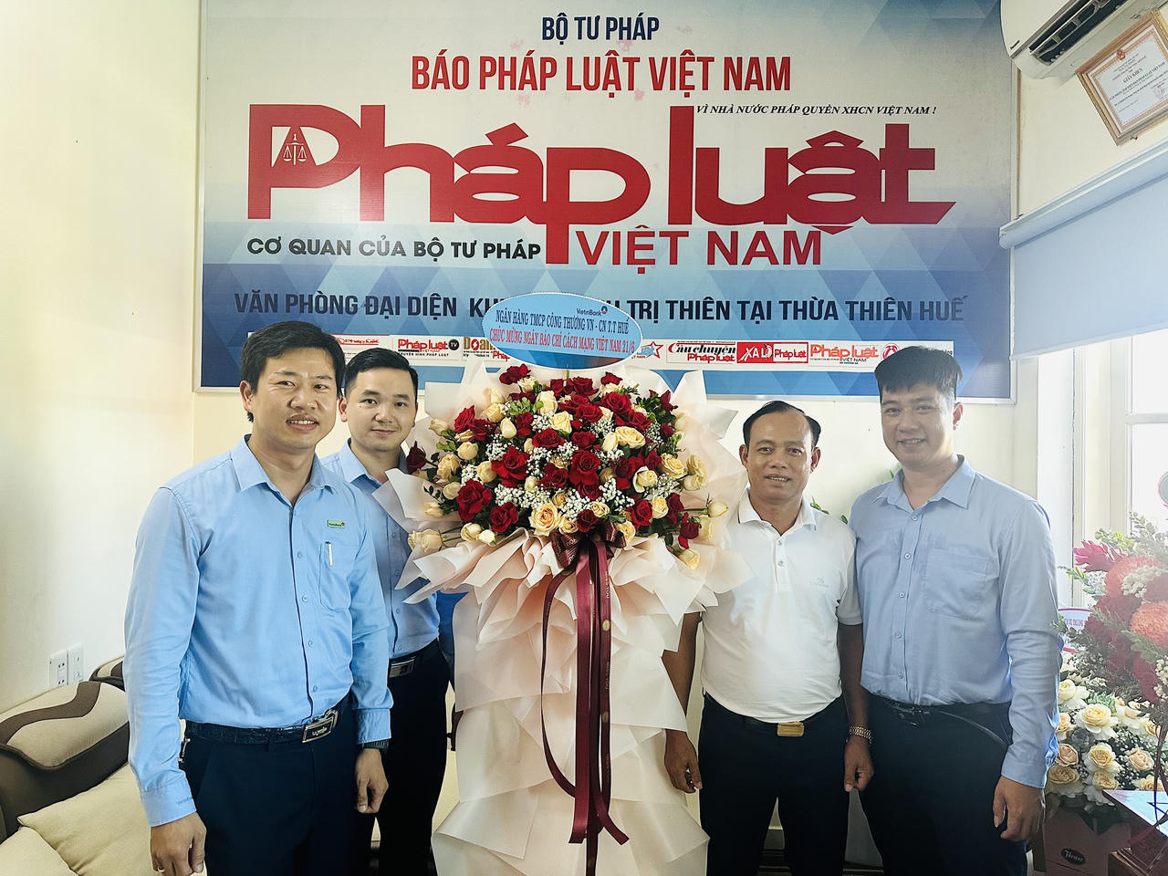 Cảm ơn cơ quan, đơn vị đến chúc mừng các Văn phòng Báo Pháp luật Việt Nam dịp 21/6