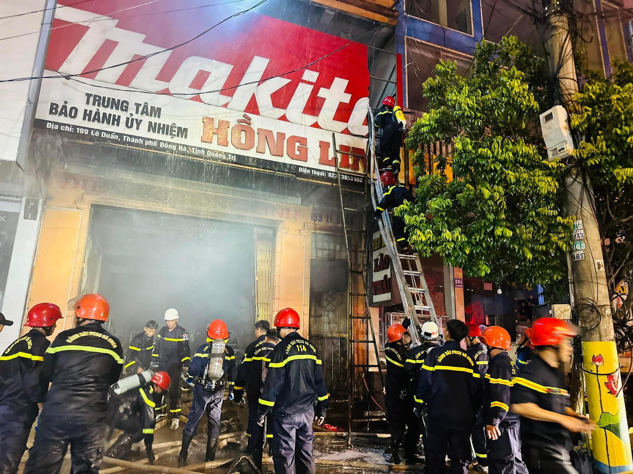 Cháy cửa hàng sửa chữa cơ điện trong đêm