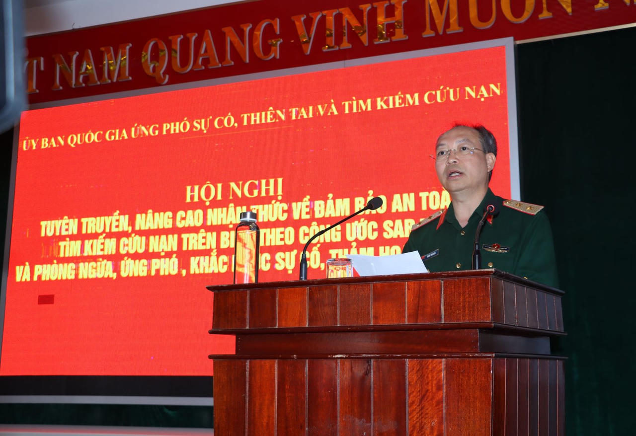 Nâng cao nhận thức về đảm bảo an toàn, tìm kiếm cứu nạn trên biển cho ngư dân