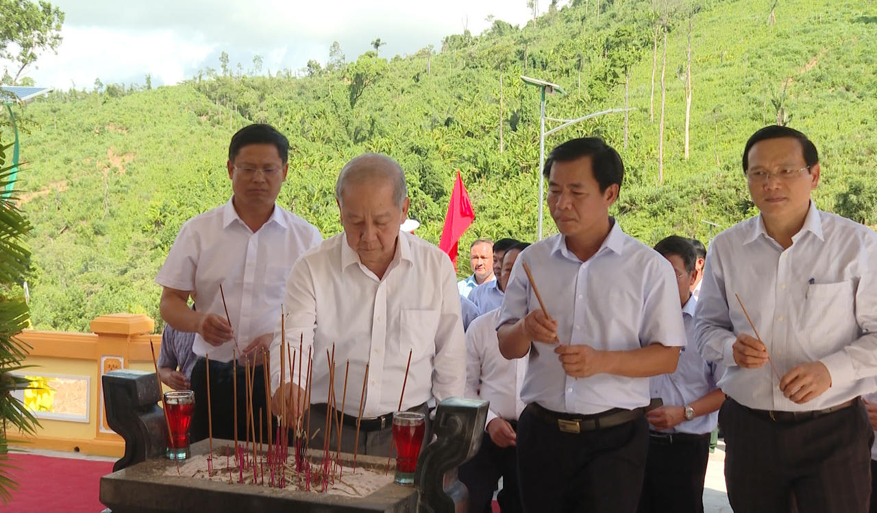 Khánh thành và bàn giao công trình Nhà tưởng niệm Liệt sĩ tại Thừa Thiên Huế