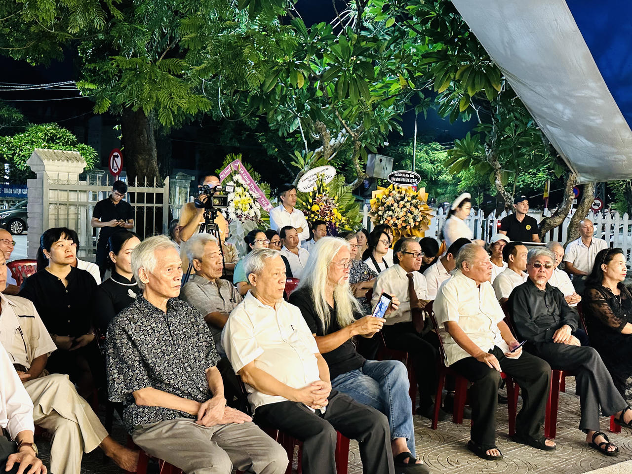 Đêm thơ, nhạc xúc động tưởng nhớ vợ chồng nhà văn Hoàng Phủ Ngọc Tường tại Huế