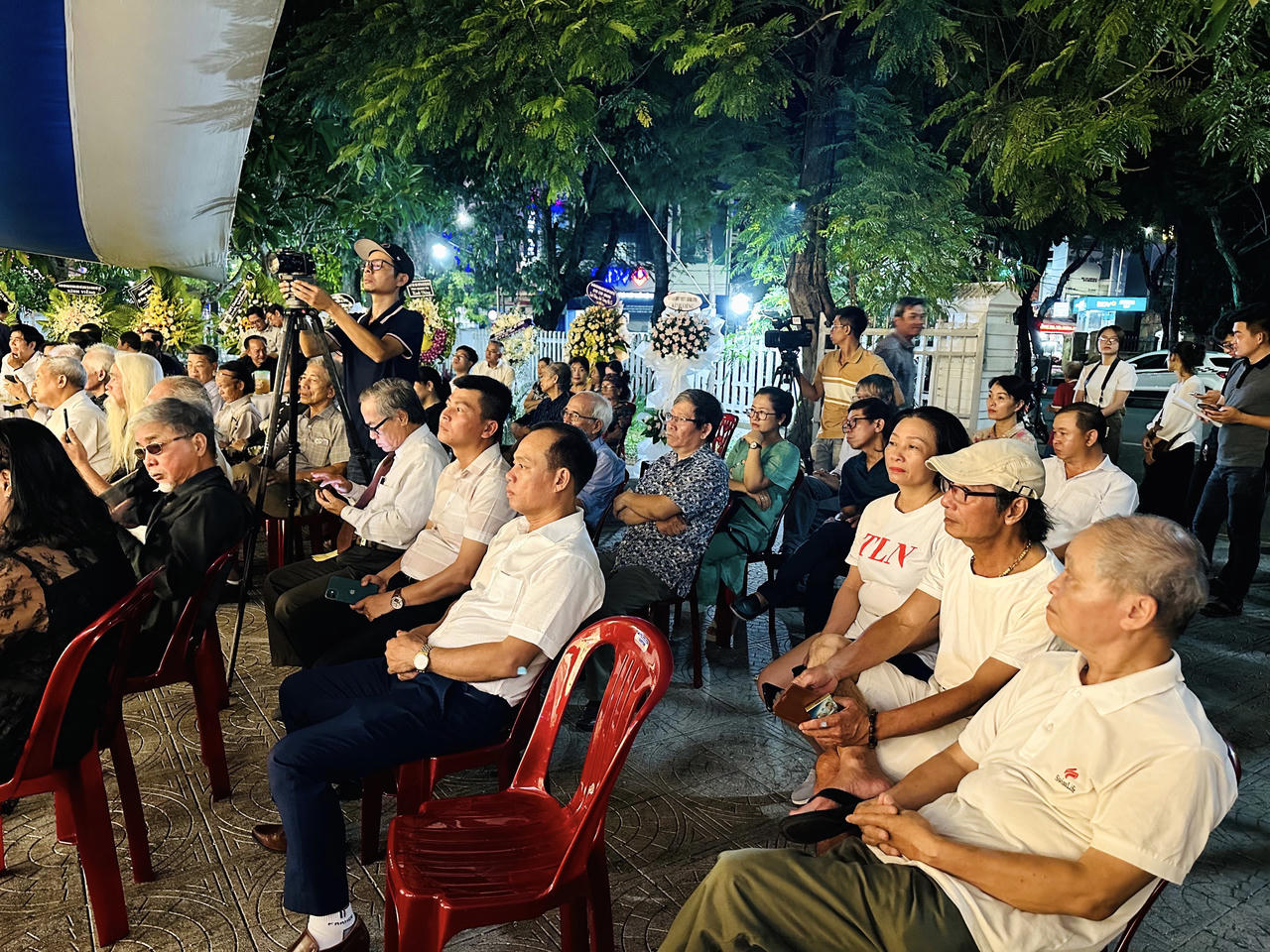 Đêm thơ, nhạc xúc động tưởng nhớ vợ chồng nhà văn Hoàng Phủ Ngọc Tường tại Huế