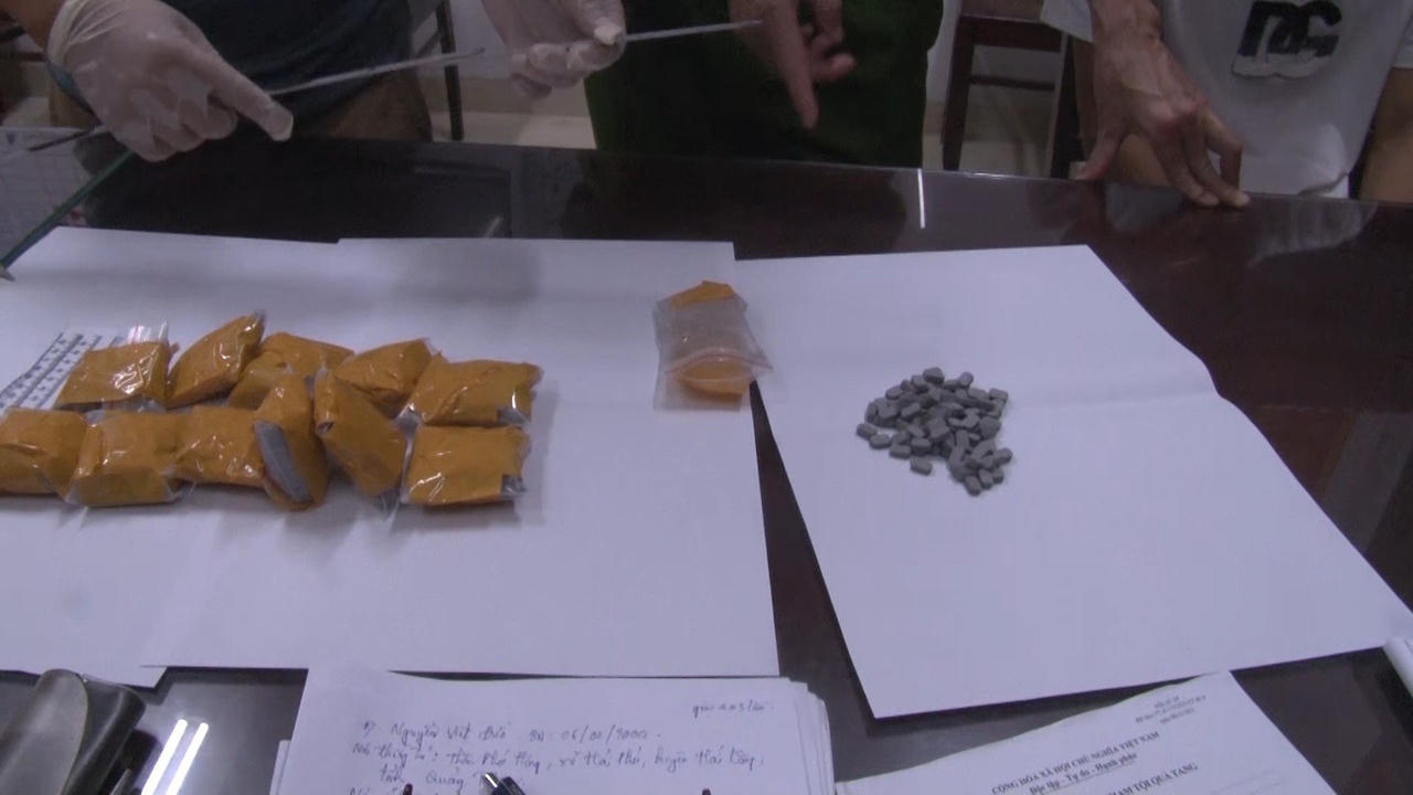 Huế: Bắt đối tượng vận chuyển hơn 1.000 viên ma tuý