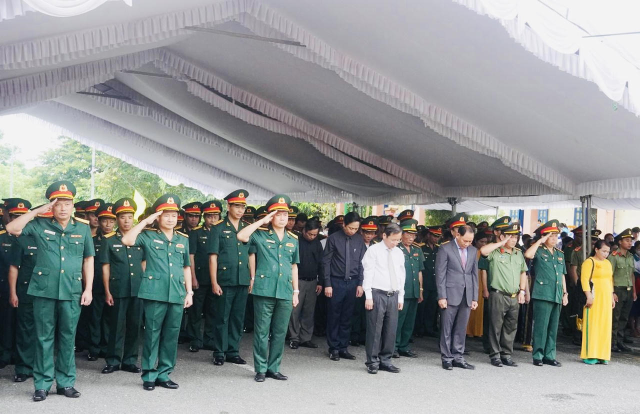 Quảng Trị truy điệu, an táng 30 hài cốt liệt sĩ quy tập ở lèn đá Cô Loong