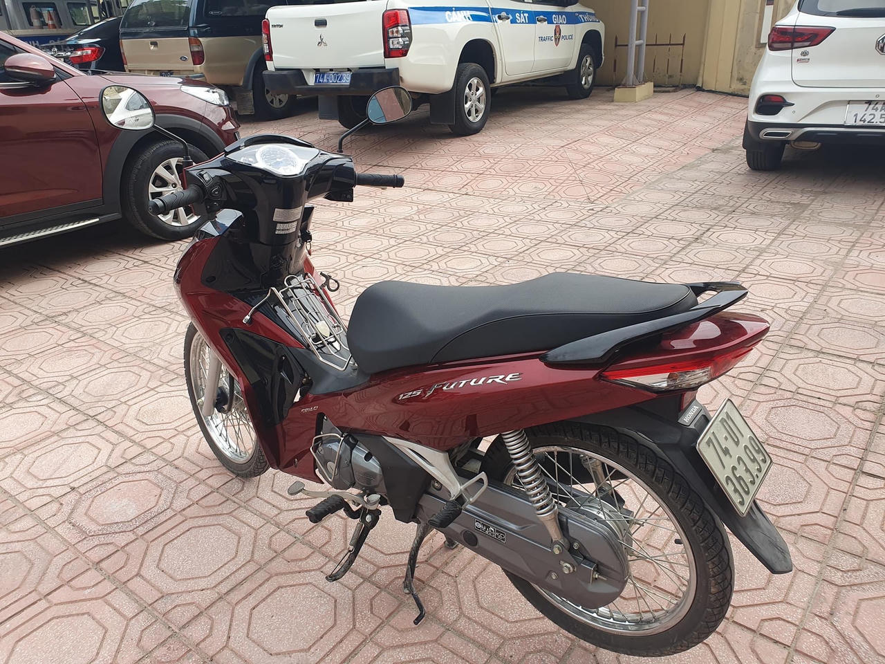 Lẻn vào bệnh viện trộm xe máy