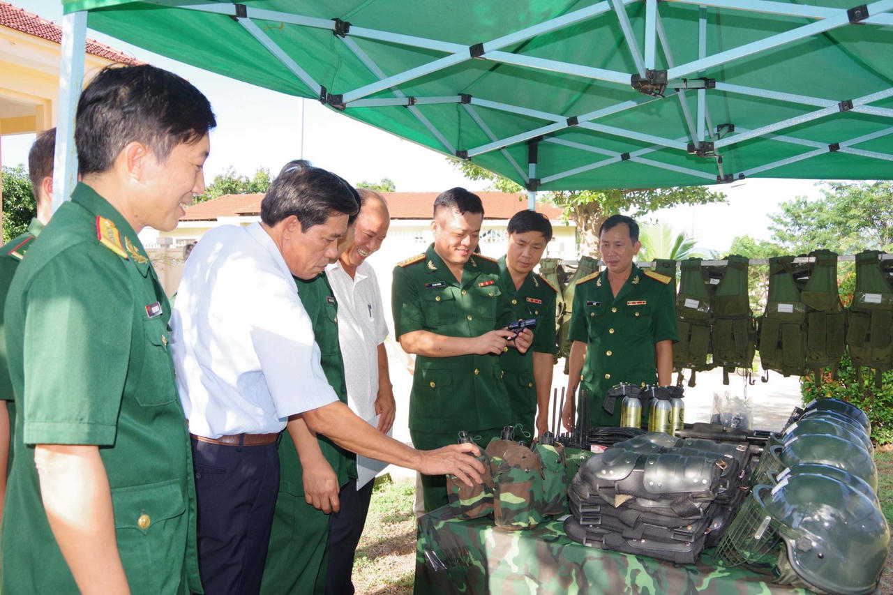 Ra mắt Tiểu đội dân quân thường trực huyện Phú Lộc