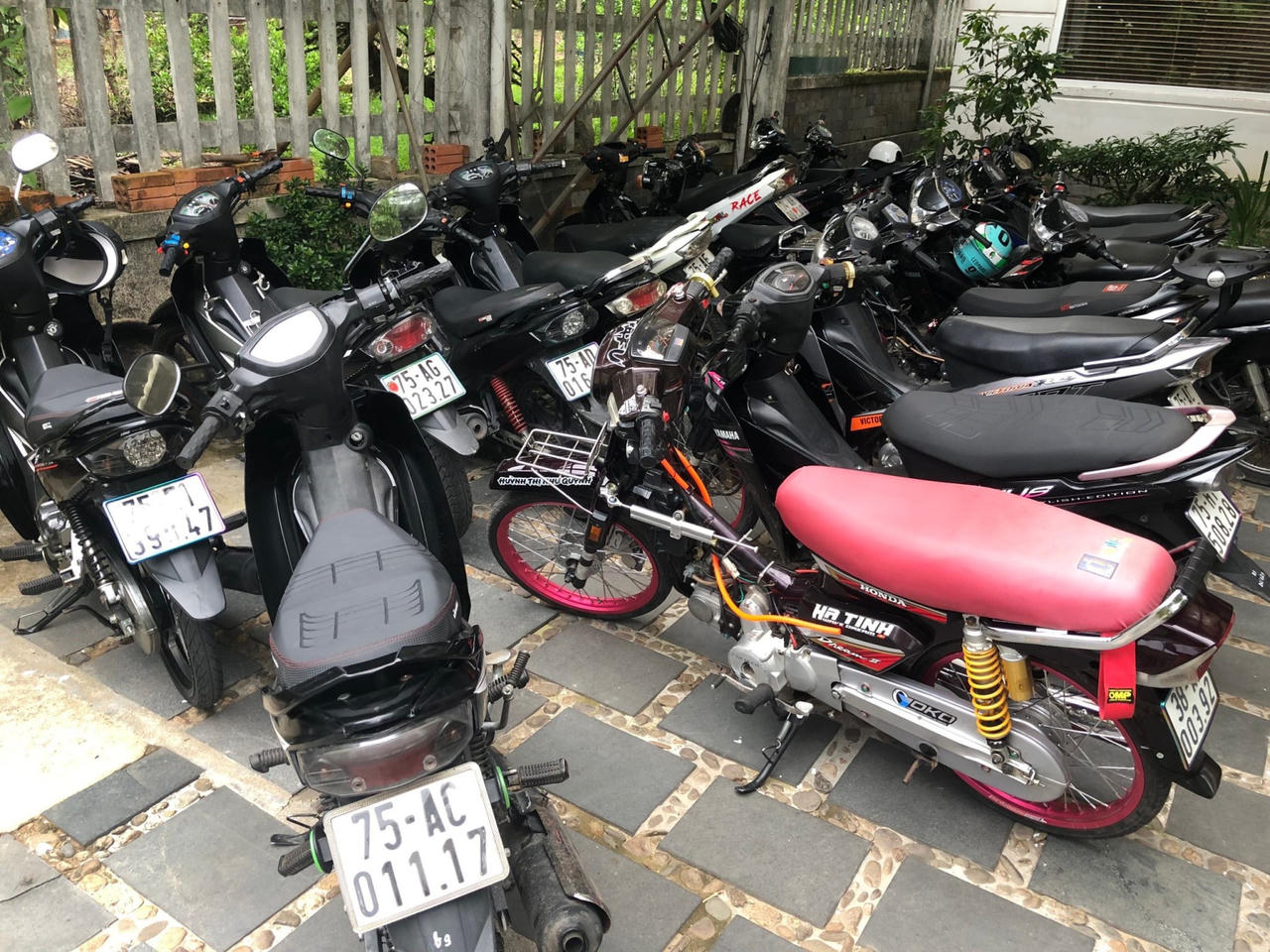 Công an TP Huế bắt giữ nhóm thanh thiếu niên điều khiển mô tô lạng lách, đánh võng