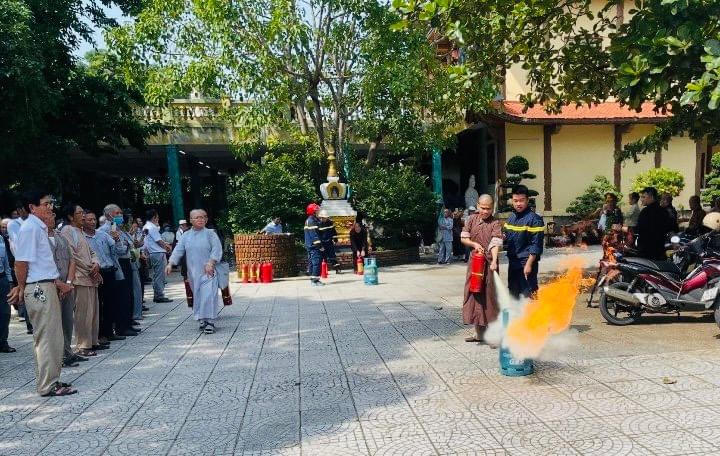 Tuyên truyền phòng cháy chữa cháy cho hơn 500 tăng ni, phật tử