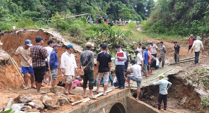 Khắc phục sạt lở đường tuần tra biên giới Sa Trầm – Palin