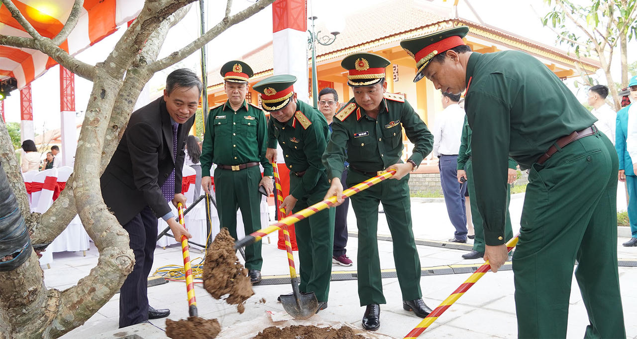 Hội thảo khoa học nhân kỷ niệm 100 năm Ngày sinh Đại tướng Đoàn Khuê