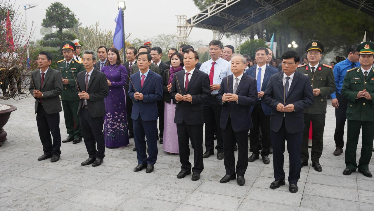 Lãnh đạo các tỉnh, thành dâng hương tri ân liệt sĩ nhân kỷ niệm Ngày thành lập Đảng