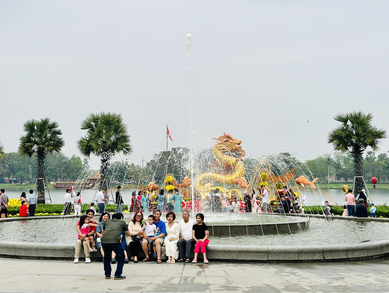 Huế rộn ràng vào xuân