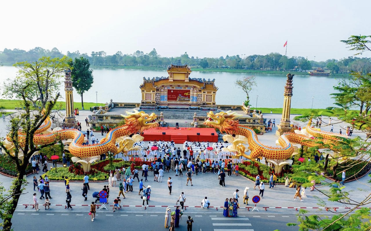 Huế rộn ràng vào xuân