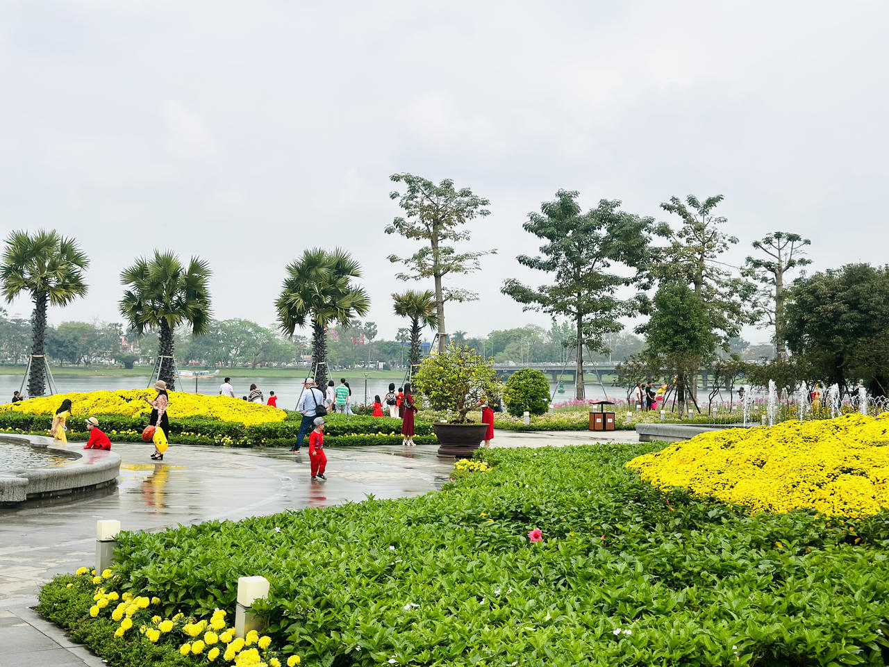 Huế rộn ràng vào xuân