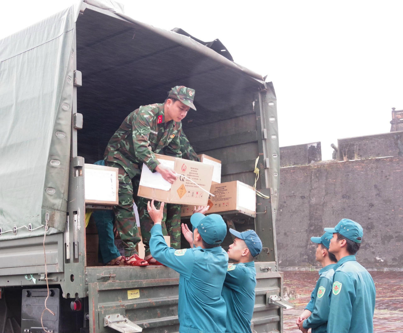 2.000 quả pháo hoa 'lên nòng' sẵn sàng cho đêm giao thừa ở Thừa Thiên Huế