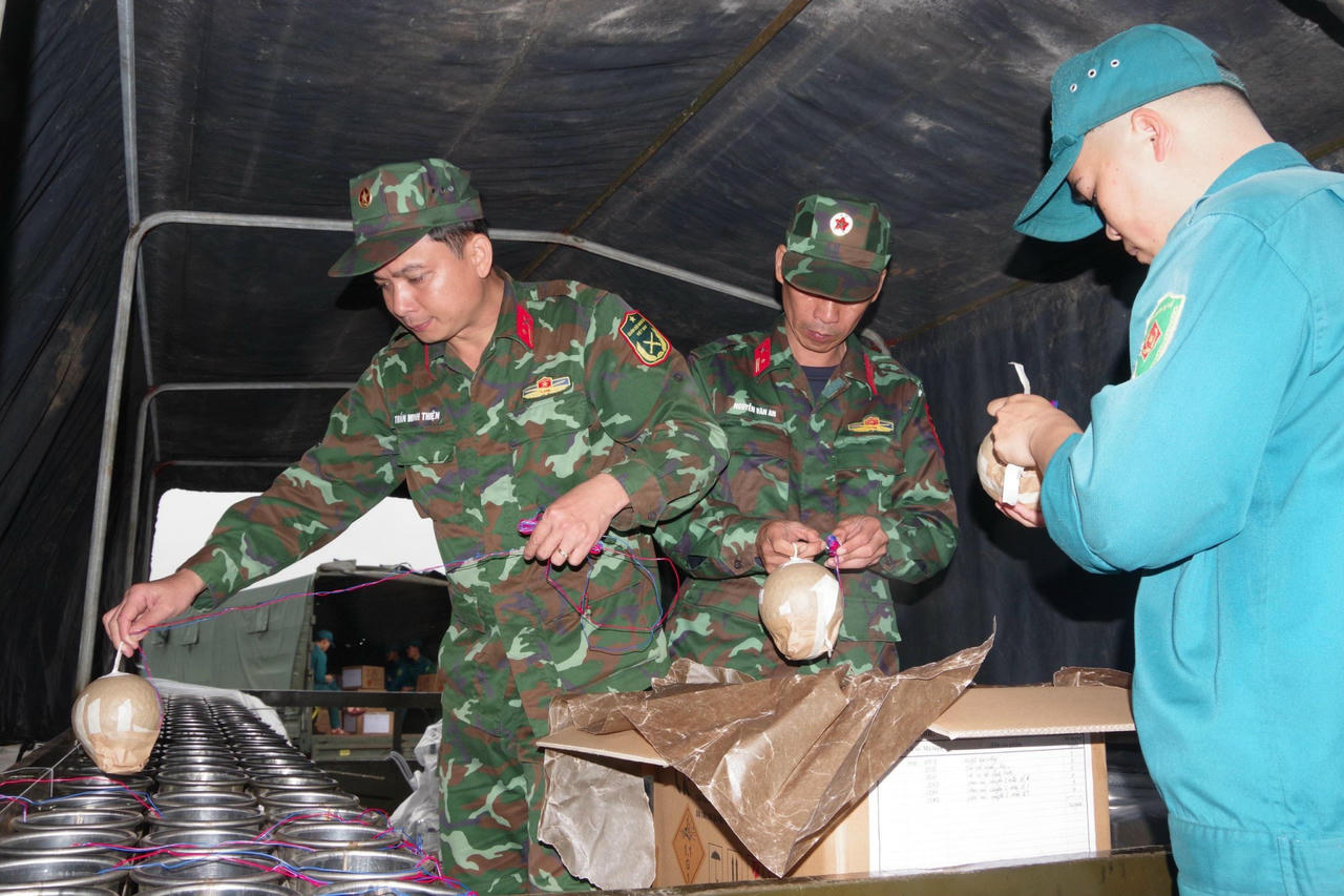 2.000 quả pháo hoa 'lên nòng' sẵn sàng cho đêm giao thừa ở Thừa Thiên Huế