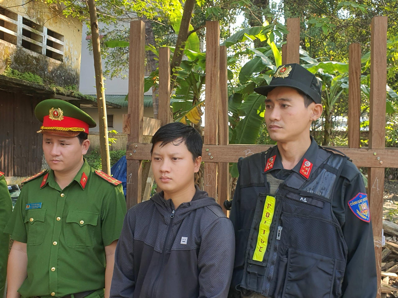 Bị bắt bởi sản xuất, buôn bán kính ô tô giả gắn mác thương hiệu nổi tiếng