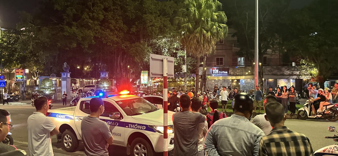 Thách thức Công an, 'nằm vạ' giữa đường khi bị đo nồng độ cồn