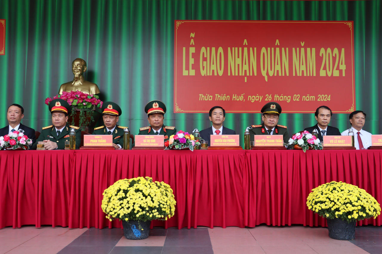 Rộn ràng cảnh thanh niên Hà Nội và các tỉnh, thành lên đường tòng quân