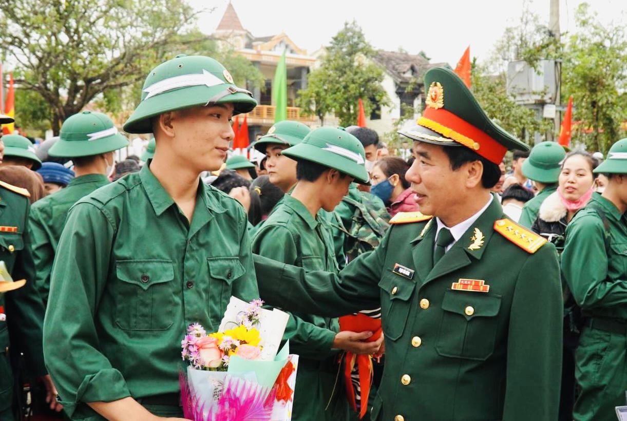 Rộn ràng cảnh thanh niên Hà Nội và các tỉnh, thành lên đường tòng quân