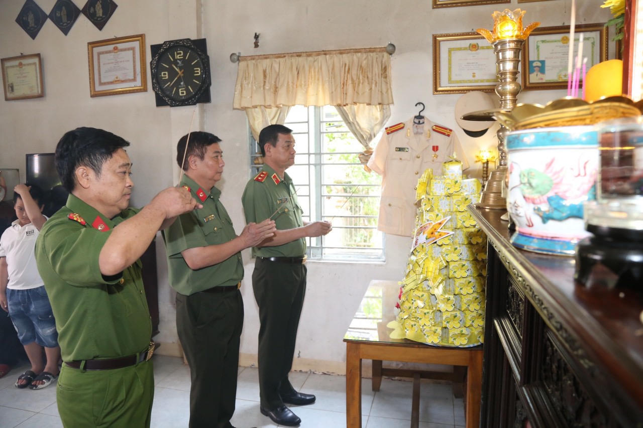 Nhiều hoạt động ý nghĩa của Công an TP Hồ Chí Minh và TP Cần Thơ tại Thừa Thiên Huế