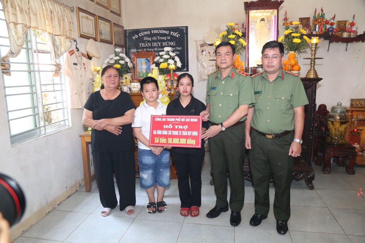 Nhiều hoạt động ý nghĩa của Công an TP Hồ Chí Minh và TP Cần Thơ tại Thừa Thiên Huế