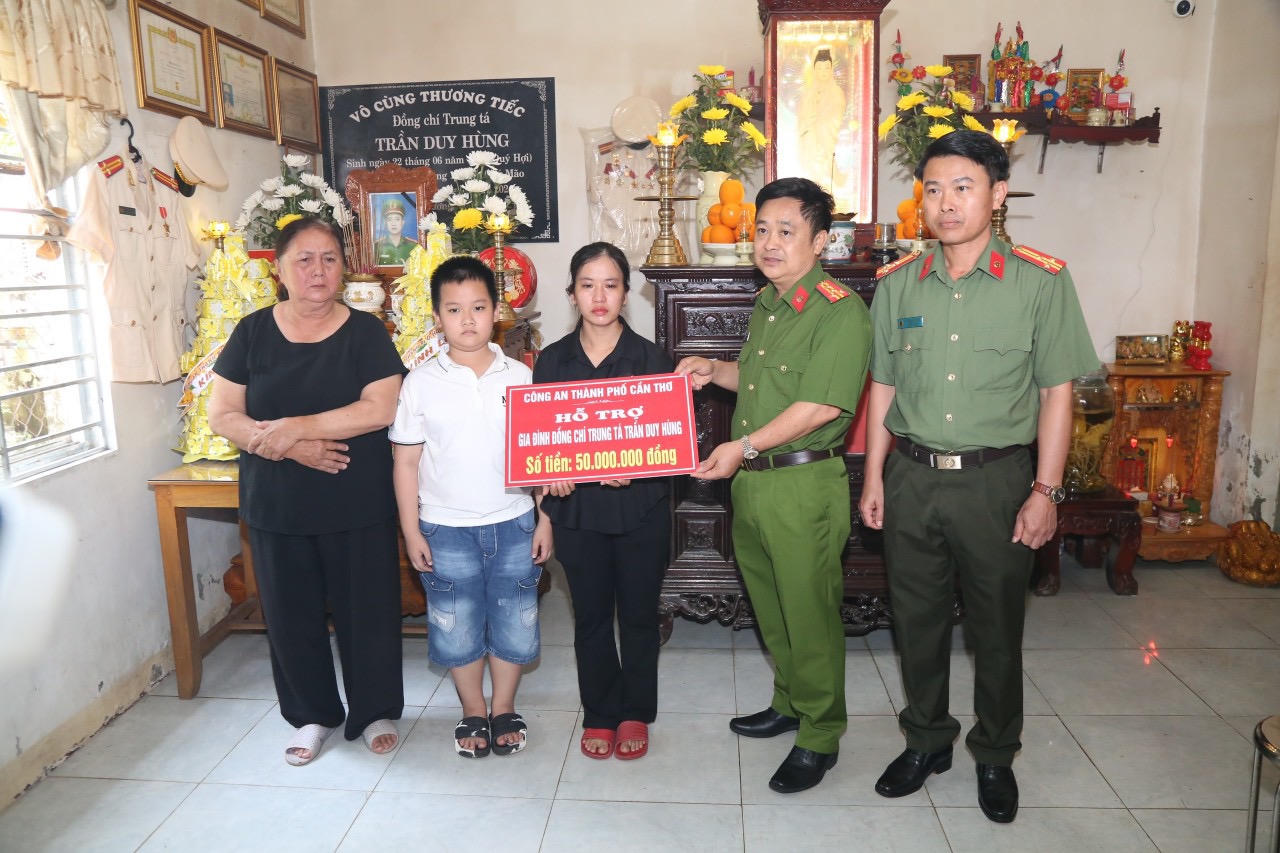 Nhiều hoạt động ý nghĩa của Công an TP Hồ Chí Minh và TP Cần Thơ tại Thừa Thiên Huế