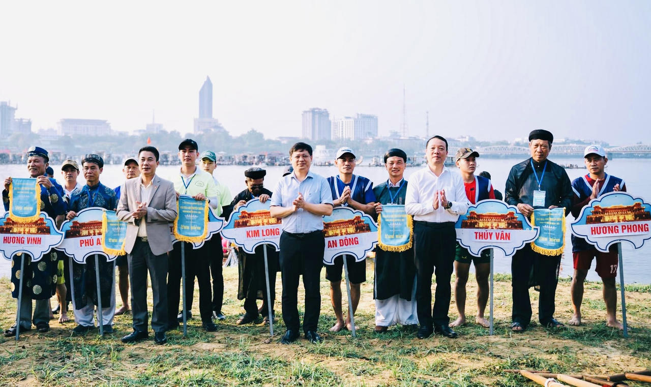 Sôi động giải đua ghe truyền thống TP Huế năm 2024