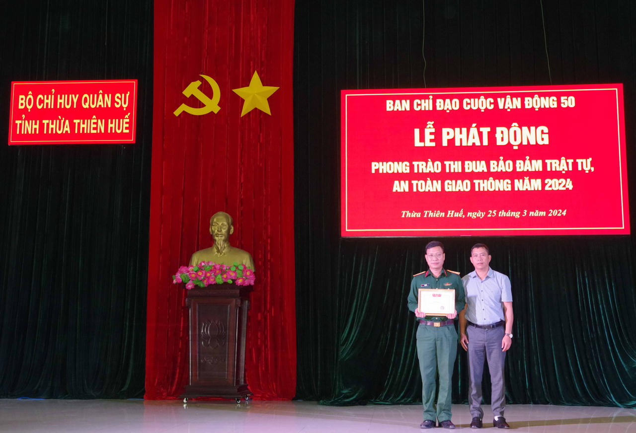 Thi đua 'Thượng tôn pháp luật để xây dựng văn hóa giao thông an toàn'