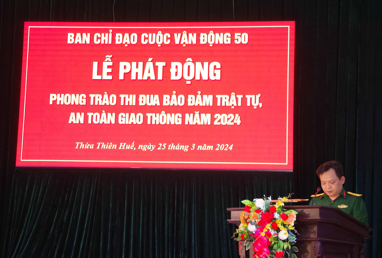 Thi đua 'Thượng tôn pháp luật để xây dựng văn hóa giao thông an toàn'