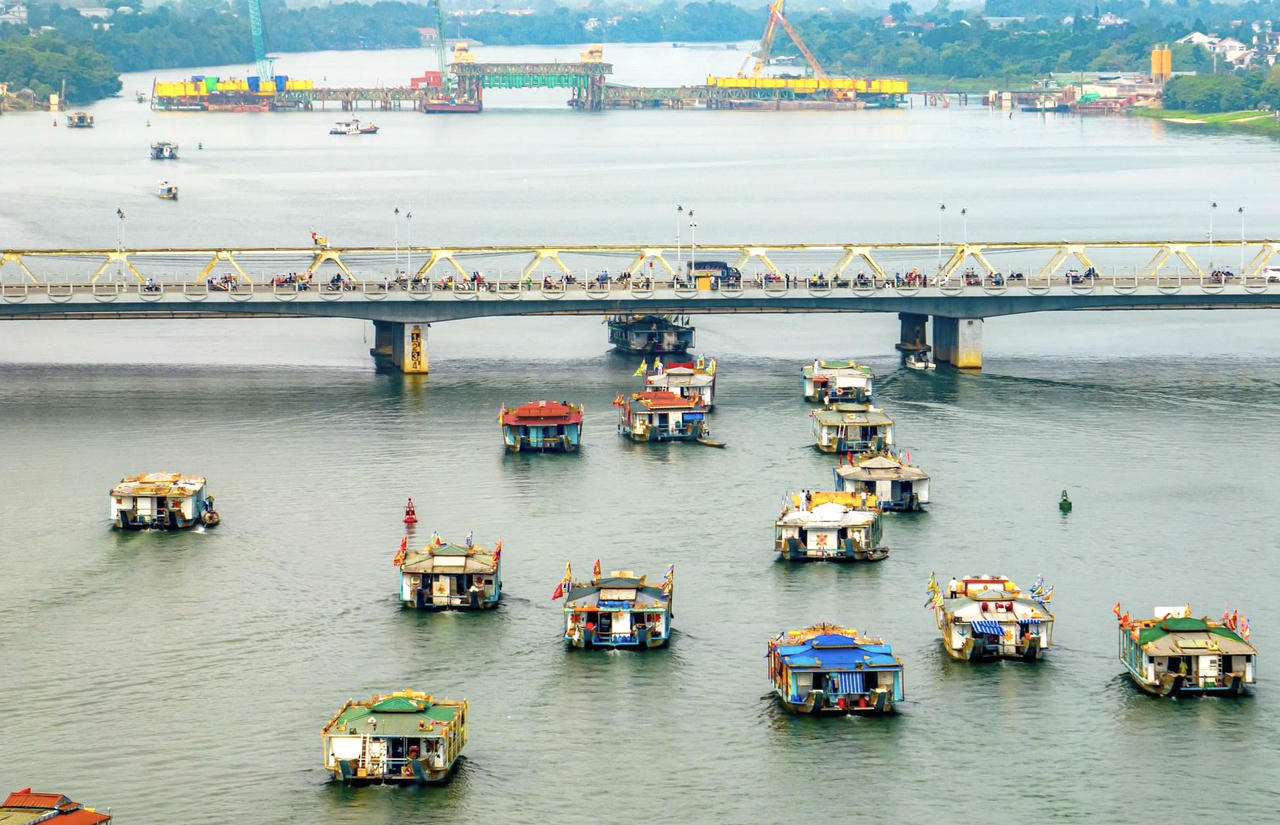 Lễ hội điện Huệ Nam - cuộc trình diễn văn hóa dân gian trên sông Hương