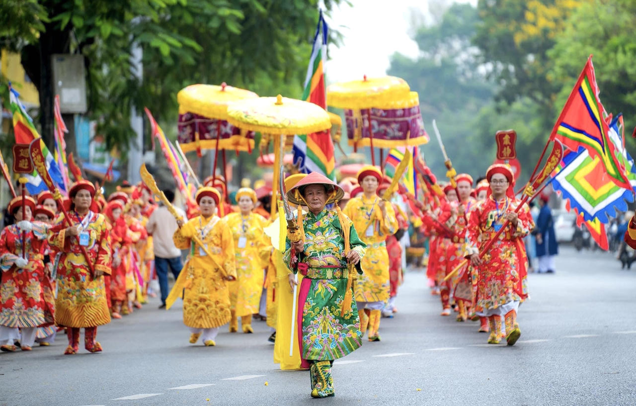 Lễ hội điện Huệ Nam - cuộc trình diễn văn hóa dân gian trên sông Hương