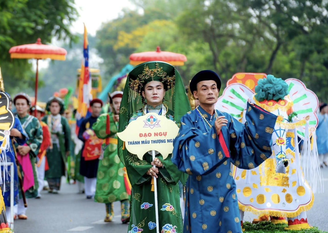 Lễ hội điện Huệ Nam - cuộc trình diễn văn hóa dân gian trên sông Hương