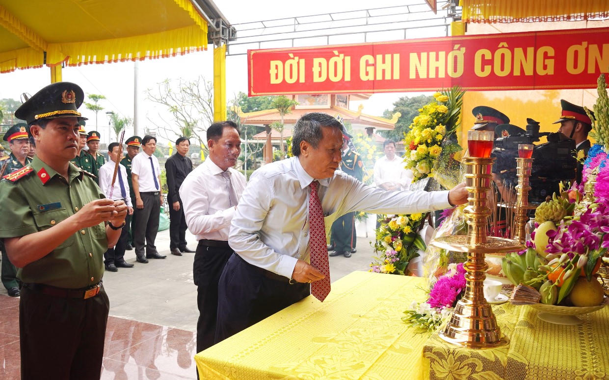Quảng Trị tổ chức truy điệu và an táng 12 hài cốt liệt sỹ