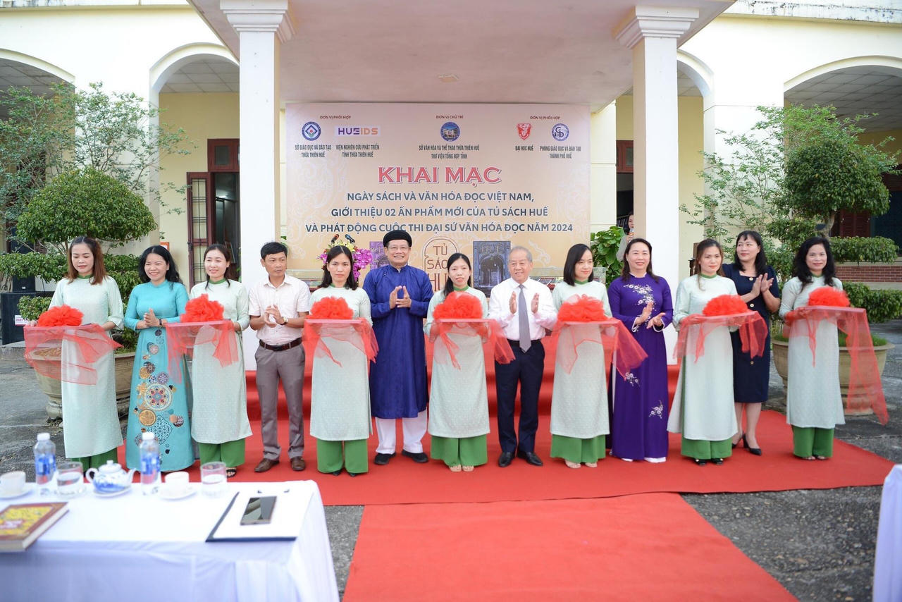 Ra mắt 2 ấn phẩm Tủ sách Huế và khai hội Ngày sách và Văn hoá đọc