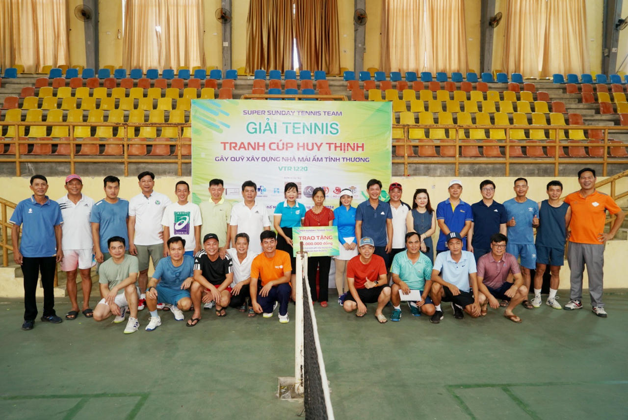 Giải Tennis tranh cúp “Huy Thịnh” mang hạnh phúc đến với người nghèo
