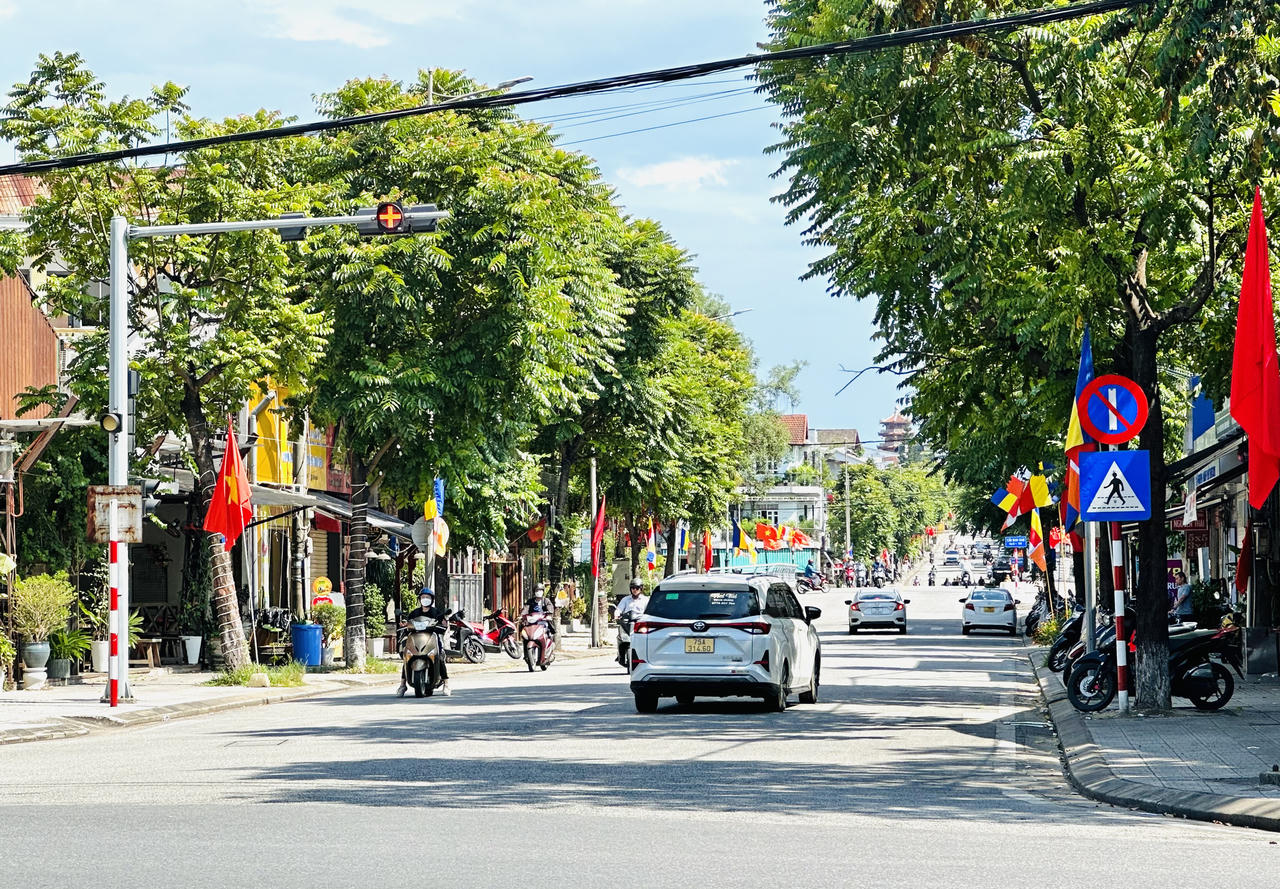 Cố đô Huế rực rỡ cờ hoa đón mừng lễ Phật đản