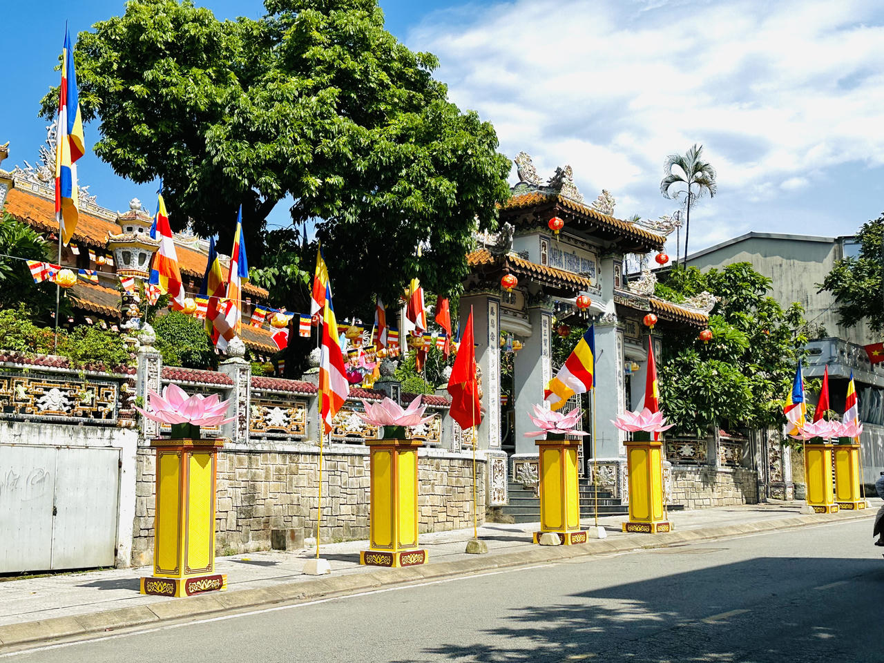 Cố đô Huế rực rỡ cờ hoa đón mừng lễ Phật đản