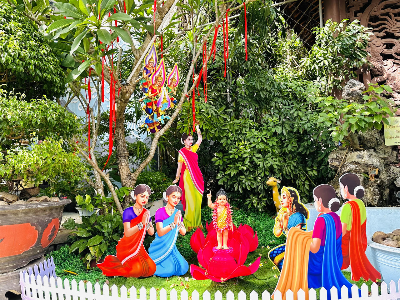 Cố đô Huế rực rỡ cờ hoa đón mừng lễ Phật đản