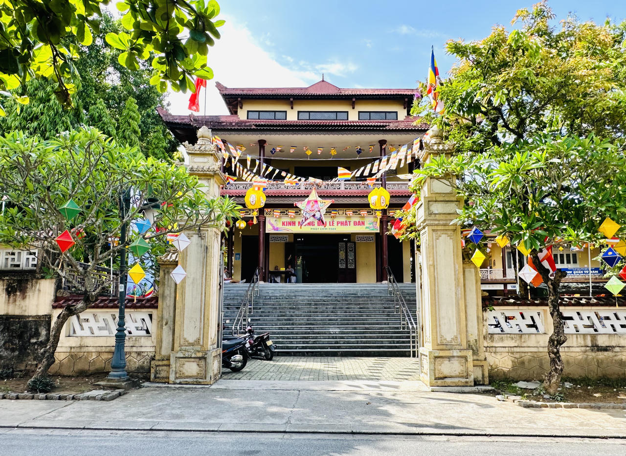 Cố đô Huế rực rỡ cờ hoa đón mừng lễ Phật đản