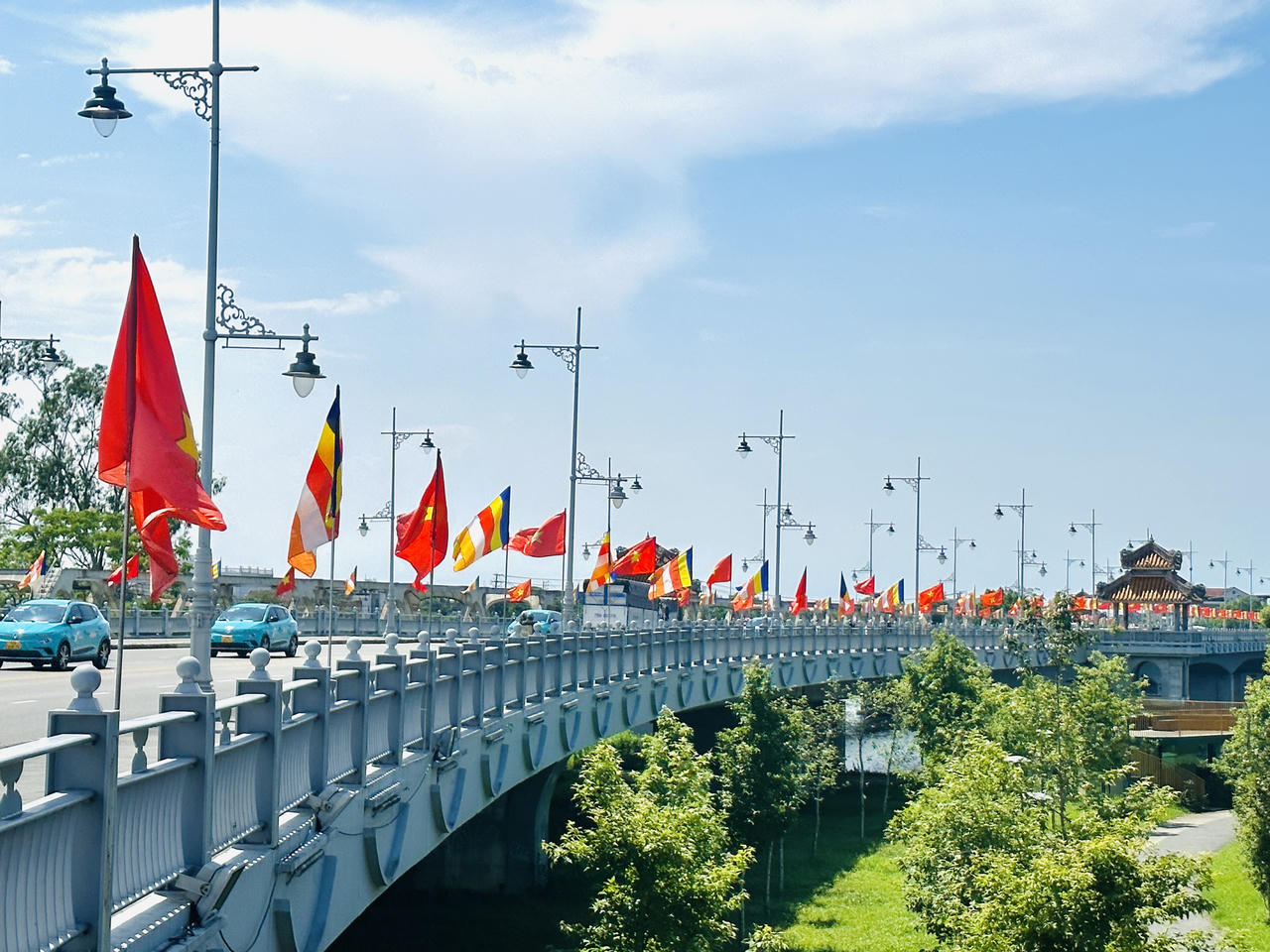 Cố đô Huế rực rỡ cờ hoa đón mừng lễ Phật đản