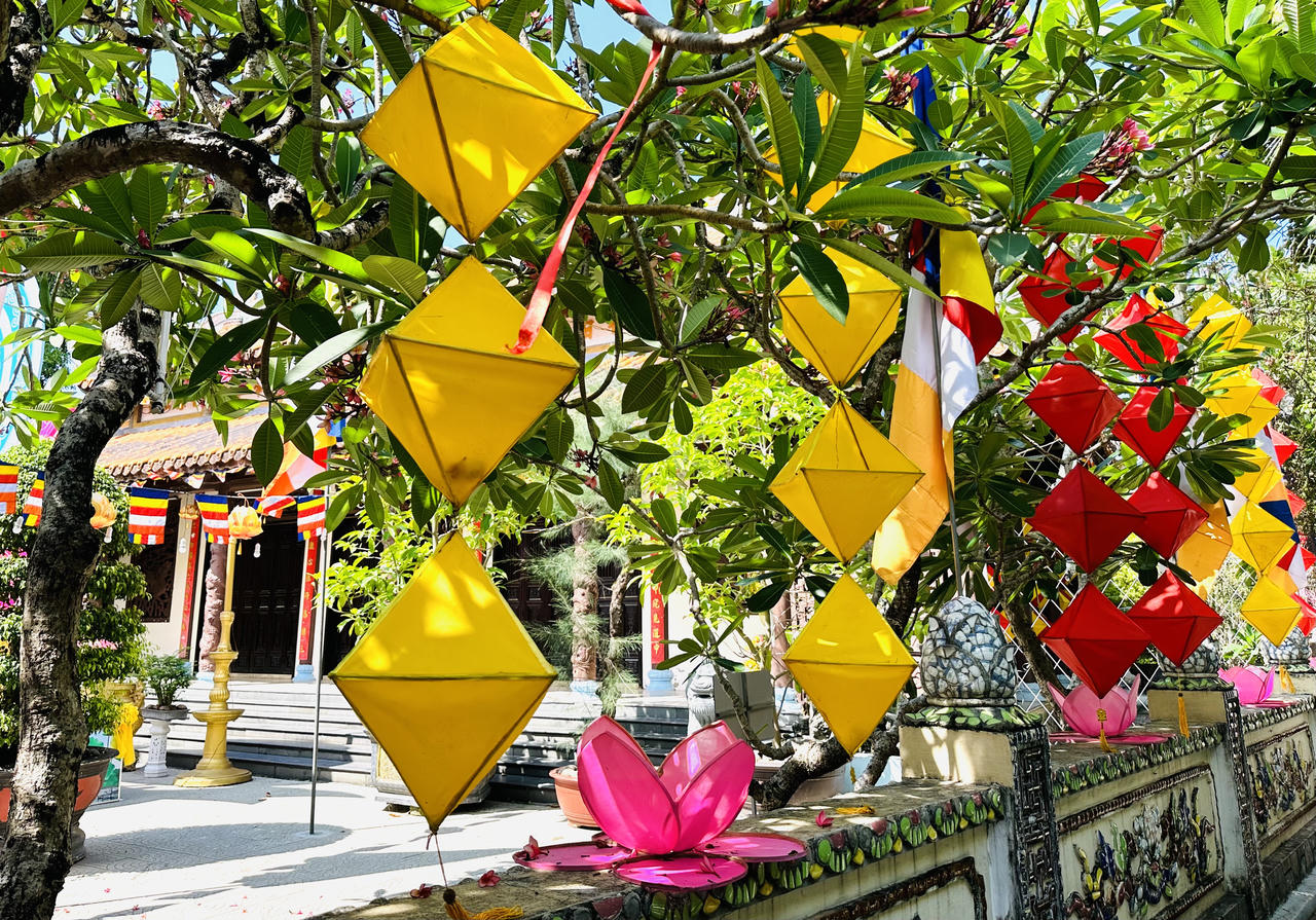 Cố đô Huế rực rỡ cờ hoa đón mừng lễ Phật đản