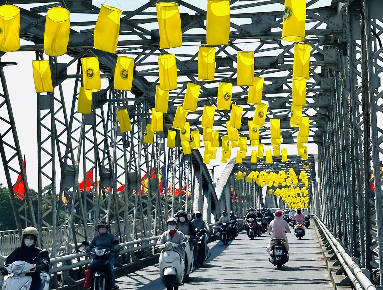 Cố đô Huế rực rỡ cờ hoa đón mừng lễ Phật đản