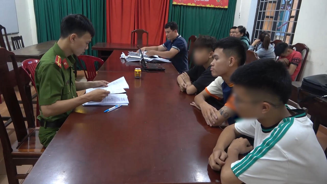 Ngang nhiên phá cổng nhà người quen để trộm xe SH